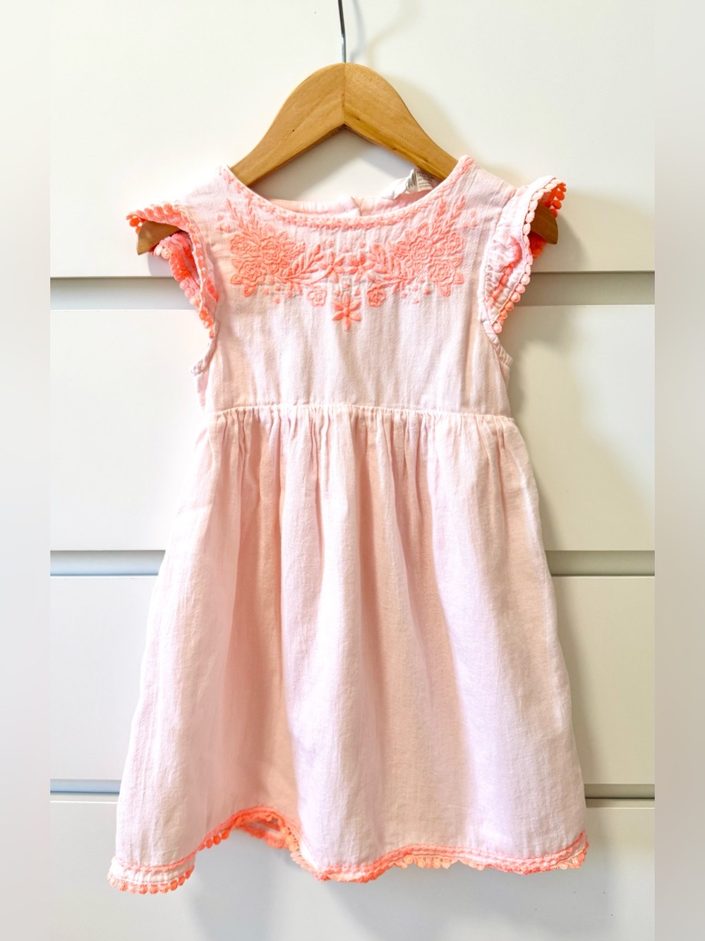 H&M Light Pink Dress with Coral / Neon Embroidery - Size: 3-4yr. - Like New!